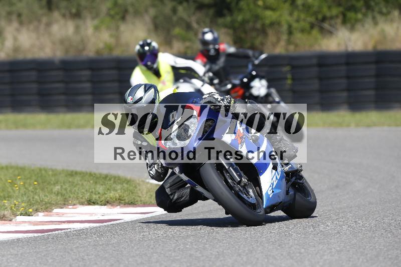 /Archiv-2025/48 25.08.2025 Cornu Master School ADR/blau-bleu/0-2